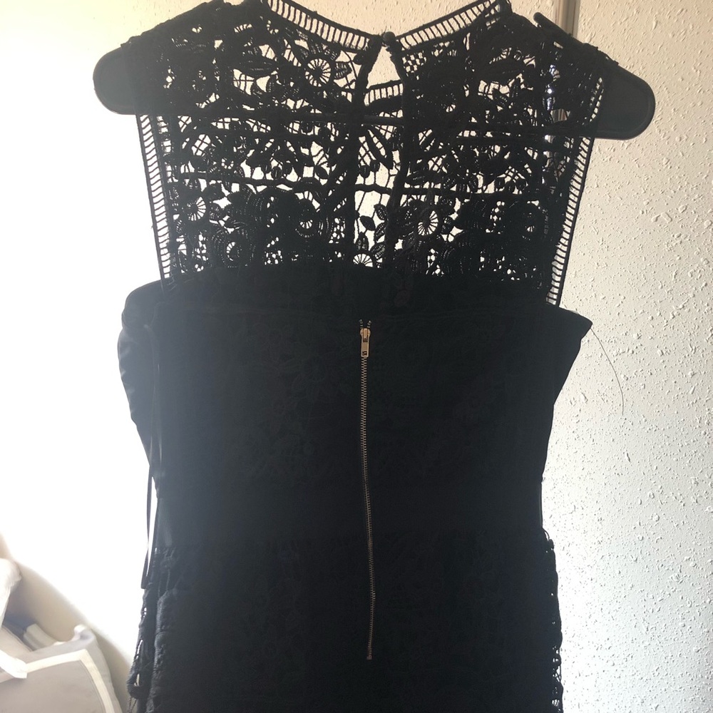 Lace dress - Picture 2 of 3